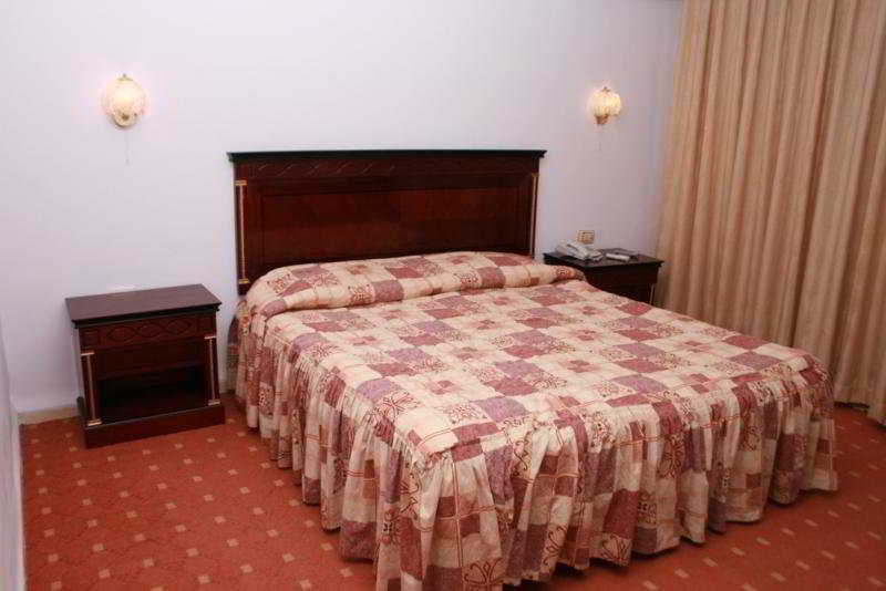 Gardens Hotel Amman Buitenkant foto
